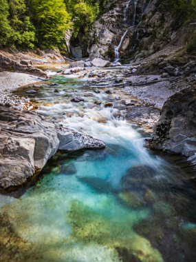 Julian Prealps 'de şelale ve baraj. Doğa 