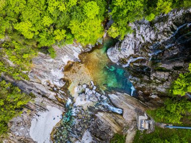 Julian Prealps 'de şelale ve baraj. Doğa 