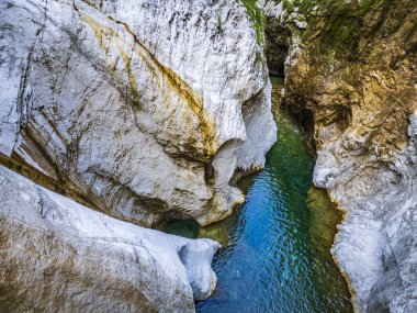 Julian Prealps 'de şelale ve baraj. Doğa 