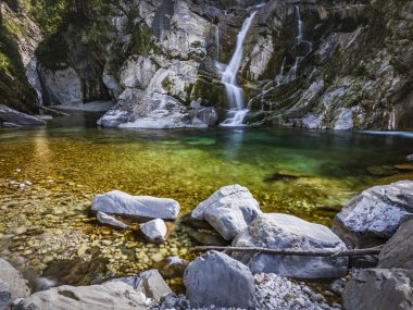 Julian Prealps 'de şelale ve baraj. Doğa 