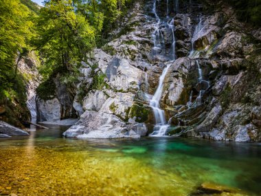 Julian Prealps 'de şelale ve baraj. Doğa 