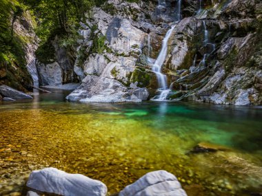 Julian Prealps 'de şelale ve baraj. Doğa 