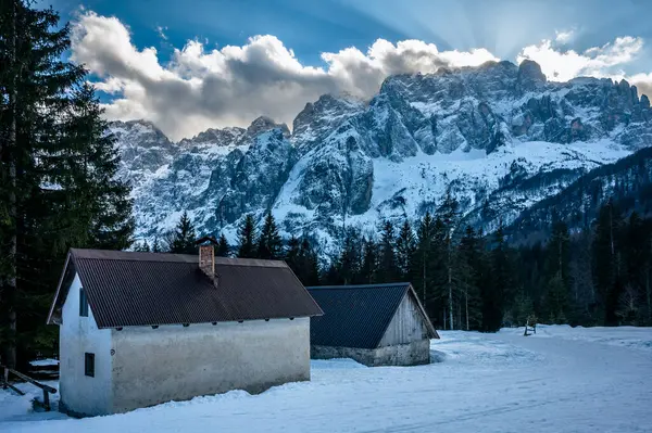 Stock image Scenic view of the mountains in Valbruna and Val Saisera at the end of winter.