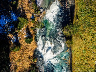 İtalya, Cima Sappada 'daki su değirmeni binasının havadan görünüşü