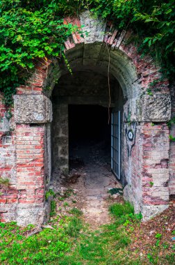 Osoppo Kalesi veya Osoppo 'daki Fortezza di Osoppo harabeleri, Udine, İtalya
