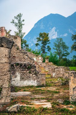 Osoppo Kalesi veya Osoppo 'daki Fortezza di Osoppo harabeleri, Udine, İtalya