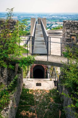 Osoppo Kalesi veya Osoppo 'daki Fortezza di Osoppo harabeleri, Udine, İtalya