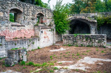 Osoppo Kalesi veya Osoppo 'daki Fortezza di Osoppo harabeleri, Udine, İtalya
