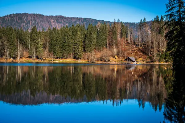 Stock image Morning in the Fusine lakes valley. Autumn 