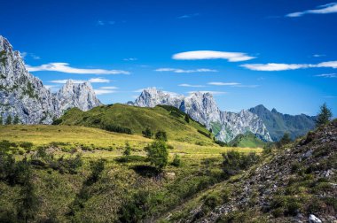İtalya 'nın güzel dağ manzarası. Doğa