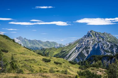 İtalya 'nın güzel dağ manzarası. Doğa