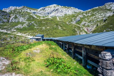 Alp dağlarının manzarası, İtalya
