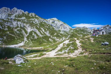 İtalya 'nın Olbe kentindeki Sappada göllerinin manzarası
