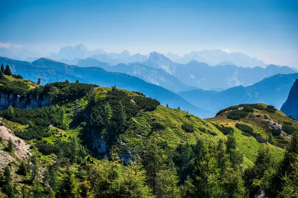 İtalya 'nın güzel dağ manzarası. Doğa