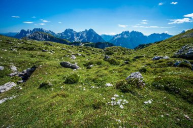Alp dağlarının manzarası, İtalya