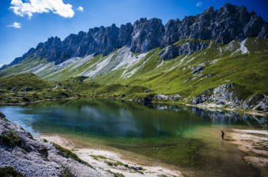 İtalya 'nın Olbe kentindeki Sappada göllerinin manzarası