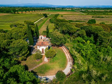 İtalya 'daki Grado Gölünün havadan görünüşü
