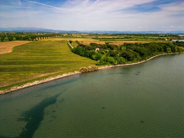 İtalya 'daki Grado Gölünün havadan görünüşü