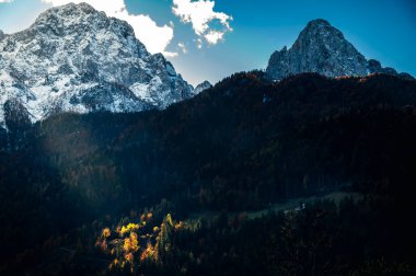 Hills ve Forni Avoltri manzarası, İtalya