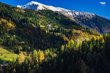 Hills ve Forni Avoltri manzarası, İtalya