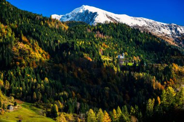 Hills ve Forni Avoltri manzarası, İtalya