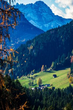 Hills ve Forni Avoltri manzarası, İtalya