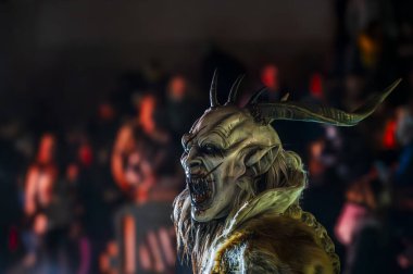 Krampus, Noel 'in şeytanları. Geleneksel Doğu Alpleri Noel maskeleri