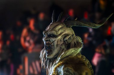 Krampus, Noel 'in şeytanları. Geleneksel Doğu Alpleri Noel maskeleri