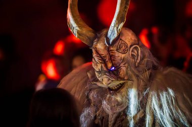 Krampus, Noel 'in şeytanları. Geleneksel Doğu Alpleri Noel maskeleri