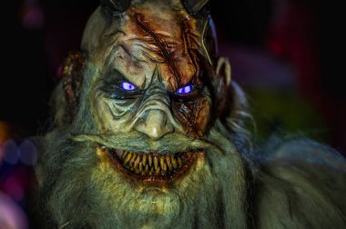Krampus, Noel 'in şeytanları. Geleneksel Doğu Alpleri Noel maskeleri
