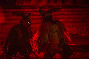 Krampus, Noel 'in şeytanları. Geleneksel Doğu Alpleri Noel maskeleri