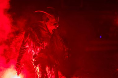 Krampus, Noel 'in şeytanları. Geleneksel Doğu Alpleri Noel maskeleri