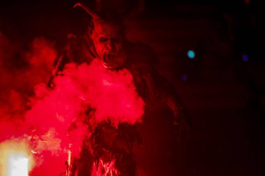 Krampus, Noel 'in şeytanları. Geleneksel Doğu Alpleri Noel maskeleri