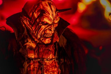 Krampus, Noel 'in şeytanları. Geleneksel Doğu Alpleri Noel maskeleri