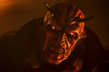 Krampus, Noel 'in şeytanları. Geleneksel Doğu Alpleri Noel maskeleri