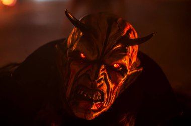 Krampus, Noel 'in şeytanları. Geleneksel Doğu Alpleri Noel maskeleri