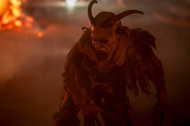 Krampus, Noel 'in şeytanları. Geleneksel Doğu Alpleri Noel maskeleri