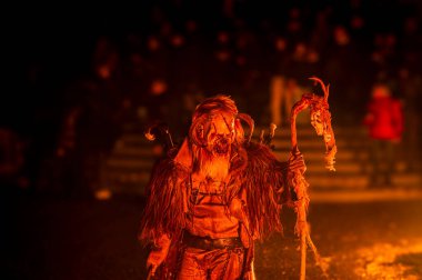 Krampus, Noel 'in şeytanları. Geleneksel Doğu Alpleri Noel maskeleri
