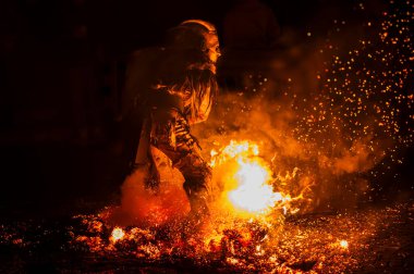 Krampus, Noel 'in şeytanları. Geleneksel Doğu Alpleri Noel maskeleri