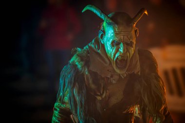 Krampus, Noel 'in şeytanları. Geleneksel Doğu Alpleri Noel maskeleri