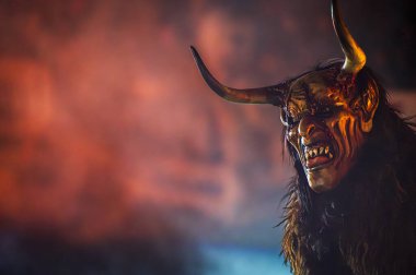Krampus, Noel 'in şeytanları. Geleneksel Doğu Alpleri Noel maskeleri