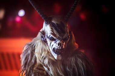 Krampus, Noel 'in şeytanları. Geleneksel Doğu Alpleri Noel maskeleri