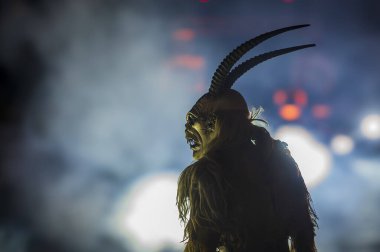 Krampus, Noel 'in şeytanları. Geleneksel Doğu Alpleri Noel maskeleri