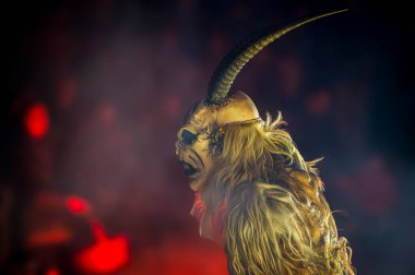 Krampus, Noel 'in şeytanları. Geleneksel Doğu Alpleri Noel maskeleri