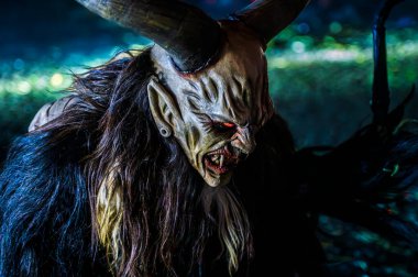 Krampus, Noel 'in şeytanları. Geleneksel Doğu Alpleri Noel maskeleri