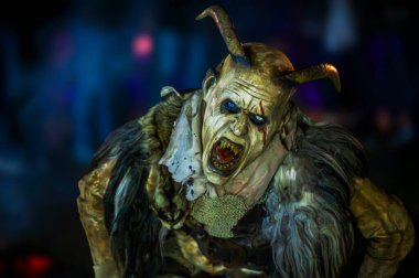 Krampus, Noel 'in şeytanları. Geleneksel Doğu Alpleri Noel maskeleri
