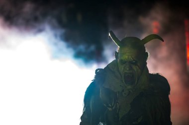 Krampus, Noel 'in şeytanları. Geleneksel Doğu Alpleri Noel maskeleri