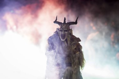 Krampus, Noel 'in şeytanları. Geleneksel Doğu Alpleri Noel maskeleri