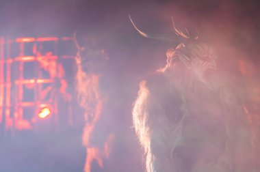 Krampus, Noel 'in şeytanları. Geleneksel Doğu Alpleri Noel maskeleri