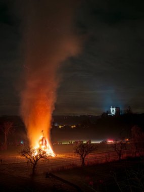 Friuli 'de eski bir Epiphany yangını geleneği. Yaban Domuzu 